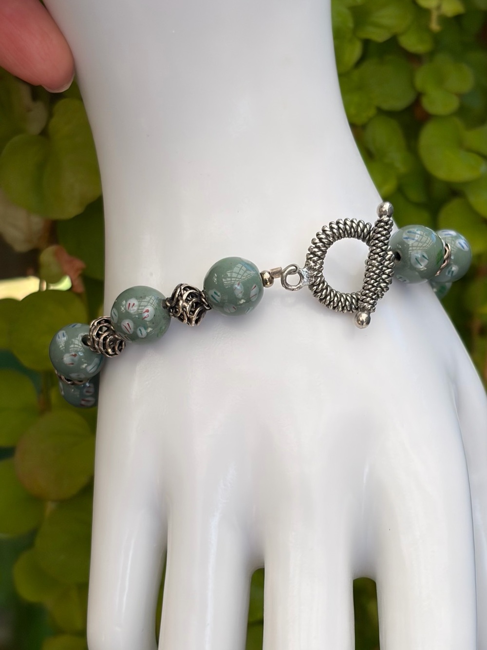Bracelet Green Round Glass Beaded Painted Silver-Tone Spacers Toggle Closure 8”